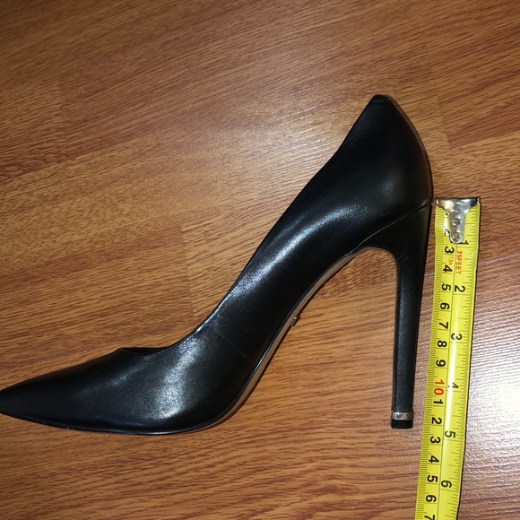 Kenneth Cole Black with Subtle Gold Heel Accent - Picture 6 of 6